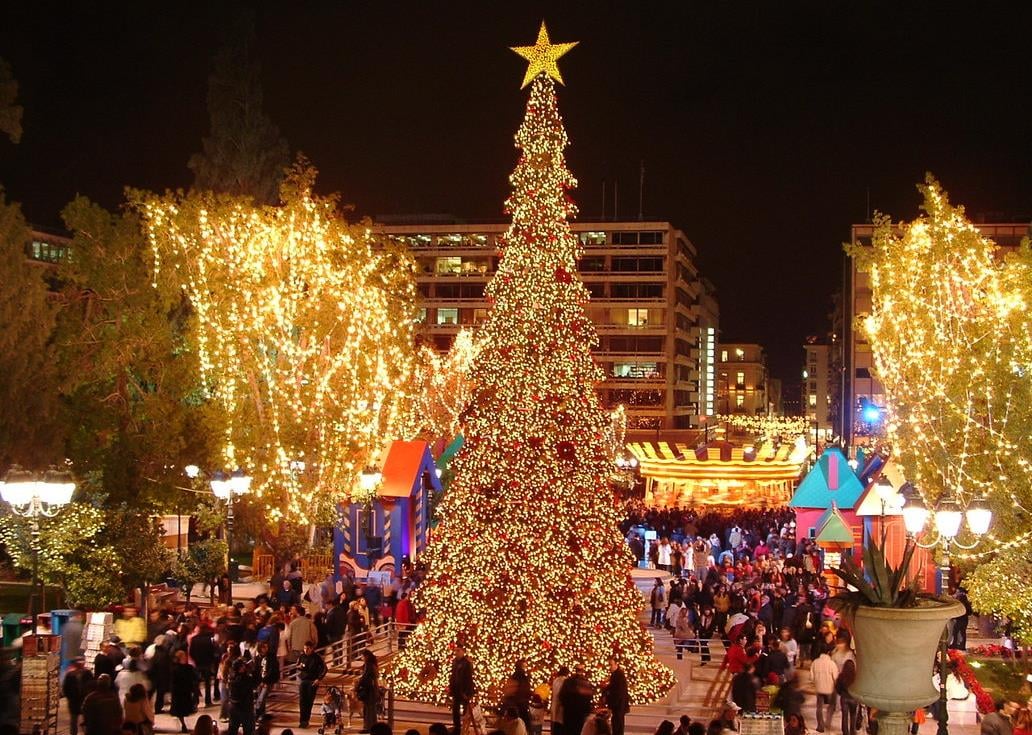 Χριστούγεννα στην Αθήνα: Φωταγώγηση της πόλης από το Δήμαρχο Κώστα Μπακογιάννη - Πλατεία Συντάγματος την 1η Δεκεμβρίου