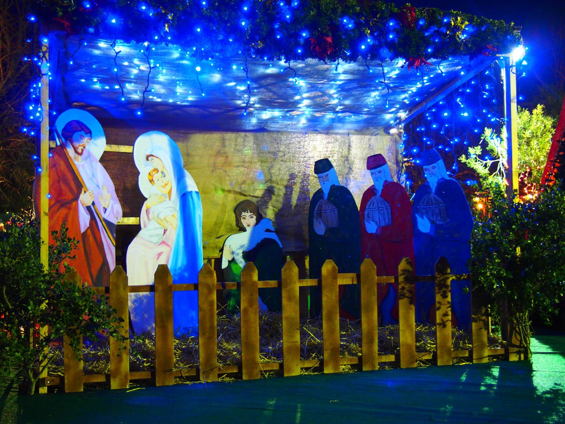 Ο Δήμος Αγιάς υποδέχτηκε τα Χριστούγεννα με τη φωταγώγηση του δέντρου