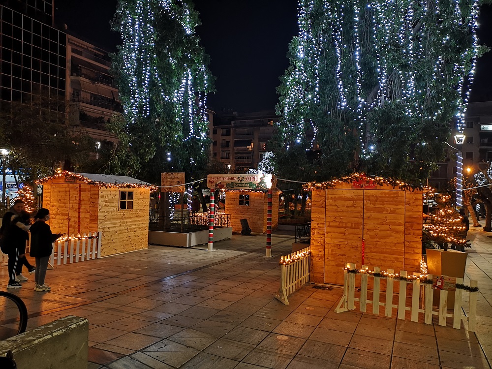 Δέκα γειτονιές της Αθήνας μεταμορφώνονται σε πολύχρωμα Χριστουγεννιάτικα Χωριά από 23 Δεκεμβρίου