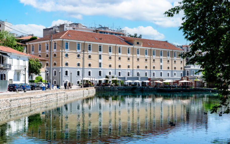Ηδύτητα και λάμψη στις σάλες των ξενοδοχείων στις μέρες των γιορτών – Hydrama Grand Hotel
