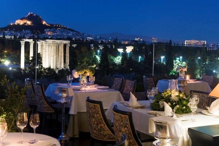 Ηδύτητα και λάμψη στις σάλες των ξενοδοχείων στις μέρες των γιορτών – Royal Olympic